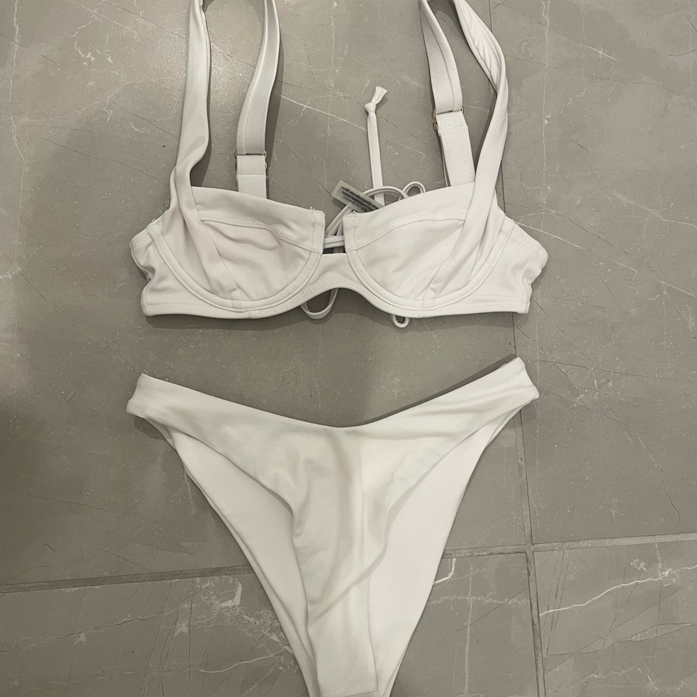 Victoria’s Secret White Underwire Bikini Top and High-Cut Bottom XS/32B